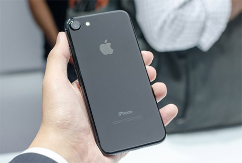 iPhone 7 màu đen bóng (Jet Black) đang cháy hàng trên diện rộng