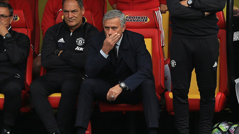 M.U thua trận, Mourinho đổ lỗi cho trọng tài và vận đen