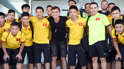 Tuyển Futsal Việt Nam tập hồi phục, shopping xả stress