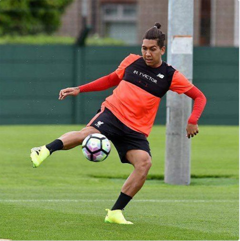 Firmino đã trở lại tập luyện