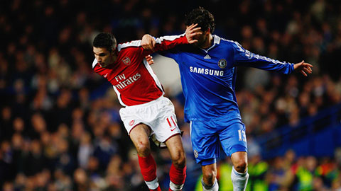 Trận cầu kinh điển Chelsea 3-5 Arsenal: Hat-trick của Van Persie nhấn chìm The Blues
