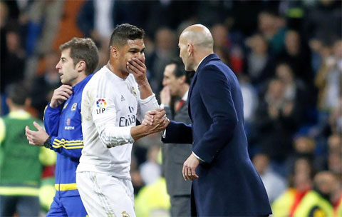 HLV Zidane không thể sử dụng Casemiro trong 1 tháng tới