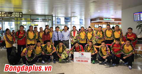 Ngay sau đó, một nhóm các cầu thủ ĐT Futsal Việt Nam đã nối chuyến về TP.HCM ngay trong sáng nay, kết thúc chuyến hành trình đầy đáng nhớ tại Futsal World Cup 2016