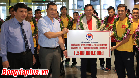 VFF thưởng nóng ĐT Futsal Việt Nam 1,5 tỷ đồng ngay tại sân bay Nội Bài
