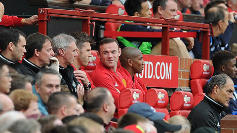 Rooney bối rối trên băng ghế dự bị của M.U