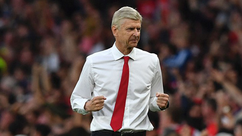 HLV Wenger hạnh phúc vì màn trình diễn hoàn hảo của các học trò