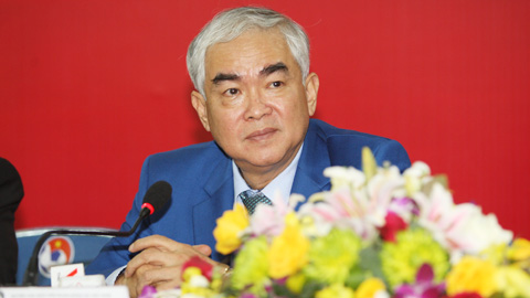 Chủ tịch VFF Lê Hùng Dũng chúc mừng ĐT Việt Nam  ra quân thắng lợi