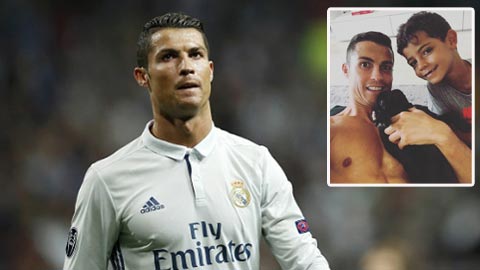 Ronaldo xả stress bằng việc khoe cún cưng mới