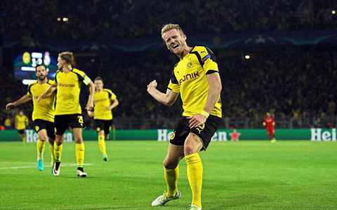 Schueller ghi bàn phút 88 mang về trận hòa cho Dortmund