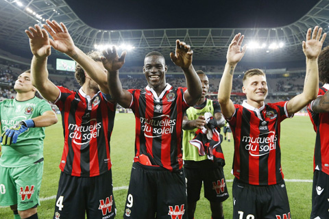 Lucien Favre hồi sinh Balotelli (giữa) để giúp Nice leo lên ngôi đầu Ligue 1