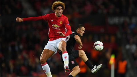 Fellaini có thể phòng ngự tốt, nhưng khả năng phát động tấn công của anh thì tệ hại