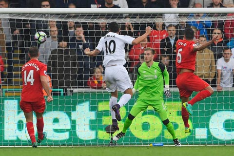 Những tình huống pressing cùng những pha bóng bổng khiến Swansea trở thành khắc tinh của Liverpool trong hiệp 1