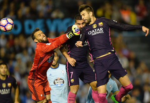 Pique là người chơi hay nhất bên phía Barca ở trận này