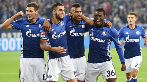Schalke rũ bùn đứng dậy sau khủng hoảng