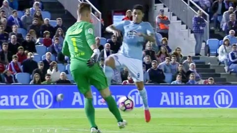 Ter Stegen rất thích dùng chân xử lý bóng và anh đã phải trả giá vì phong cách này với bàn thua trước Celta Vigo