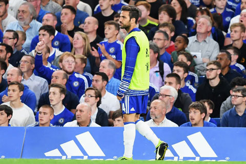 Fabregas đang bị đày ải tại Chelsea