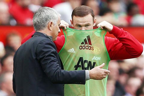 Rooney đã bị HLV Mourinho cho ngồi dự bị trong những trận gần đây