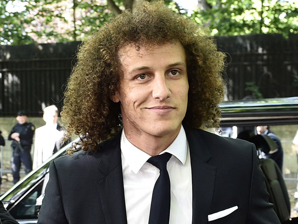 David Luiz (Chelsea): Twitter - 8.210.000, Facebook - 26.328.506, Instagram - 14.700.000