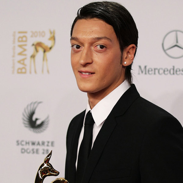 Mesut Oezil (Arsenal): Twitter - 13.300.000, Facebook - 31.225.391, Instagram - 9.000.000