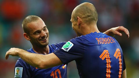 Đã hơn 30 tuổi, nhưng Sneijder vẫn phải gánh vác và là trụ cột không thể thiếu của ĐT Hà Lan
