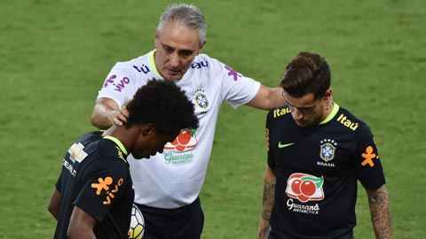 Coutinho (phải) tỏa sáng khi được HLV Tite trao cơ hội thay thế Willian