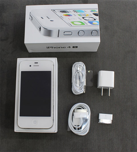 iPhone 4s màu trắng nguyên hộp về Việt Nam với giá hơn 3 triệu đồng