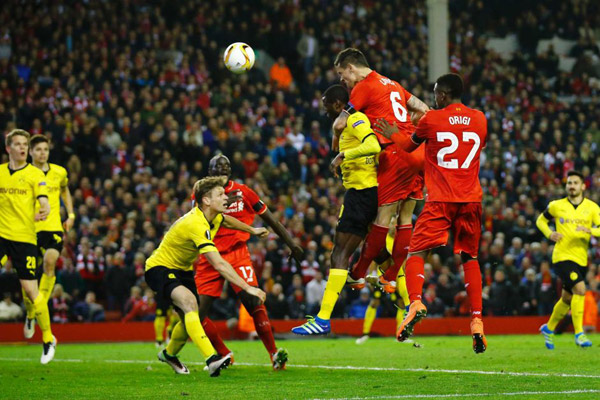 Liverpool đã vất vả vượt qua Dortmund - đội bóng cũ của HLV Klopp với tổng tỷ số 5-4 (lượt đi 1-1, lượt về 3-4). Trung vệ Loren là người hùng của Liverpool trong ngày hôm đó khi ghi bàn ấn định chiến thắng 4-3 cho đội nhà