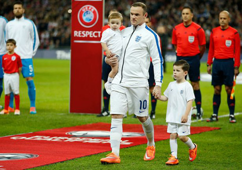 Kai Rooney (phải) có thể trở thành một cầu thủ xuất sắc trong tương lai?