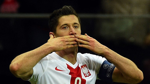 Lewandowski ấn định tỷ số ở phút bù giờ thứ 5