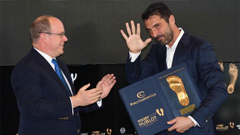 Đánh bại Messi và Ronaldo, Buffon giành giải Bàn chân vàng