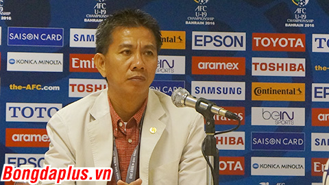 HLV Hoàng Anh Tuấn hạnh phúc với thắng lợi của U19 Việt Nam