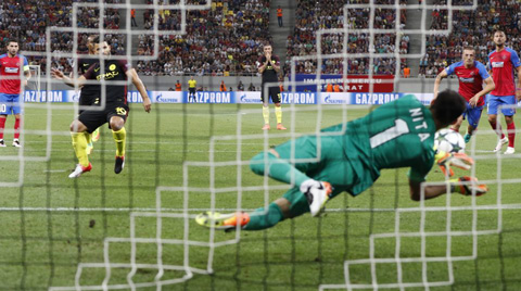 Aguero sút hỏng 2 quả penalty trong trận đấu với Steaua
