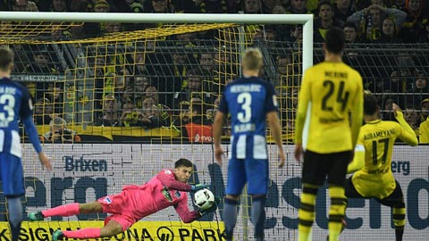 Quả đá của Aubameyang ở trận hòa Hertha bị thủ môn dễ dàng cản phá