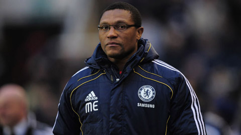 CĐV Chelsea mong GĐKT Michael Emenalo sớm mất ghế