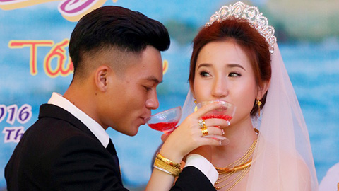 Đám cưới cổ tích của cựu tuyển thủ U23 Việt Nam với cô nàng hot girl