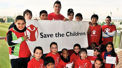 Ronaldo thường xuyên ủng hộ cho trẻ em nghèo, mắc bệnh hiểm nghèo