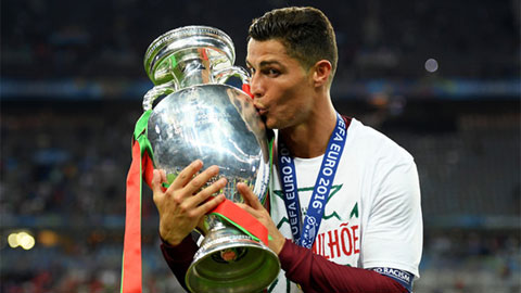 Bồ Đào Nha vô địch EURO 2016 nhờ Ronaldo... chấn thương