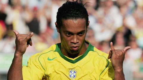 Ronaldinho xem xét 3 lựa chọn để trở lại sân cỏ
