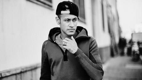 Neymar giàu sụ vẫn quỵt tiền đỡ đẻ con trai
