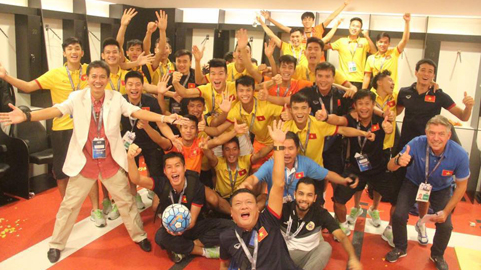 Cầu thủ U19 Việt Nam "sướng phát điên" sau chiến tích lịch sử