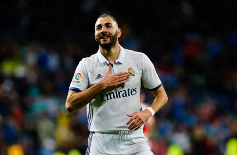 5. Karim Benzema (Real Madrid - 222 trận). Benzema nổi tiếng với những scandal ngoài sân cỏ nhưng khi thi đấu, tiền đạo người Pháp chơi rất đúng mực, hiếm khi gây gổ hay phạm lỗi.