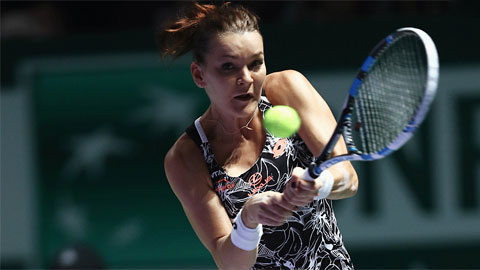 ĐKVĐ Radwanska gặp Kerber ở bán kết WTA Finals