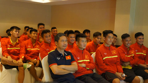 U19 Việt Nam giao lưu với hội Việt kiều tại Bahrain