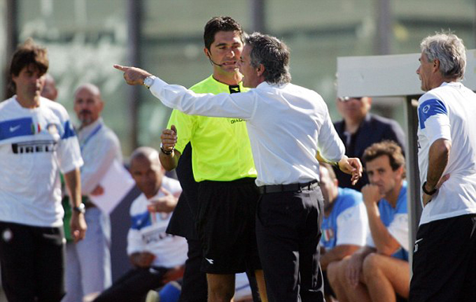 Tại Inter, Mourinho trút cơn phẫn nộ lên trọng tài trong trận đấu với Cagliari