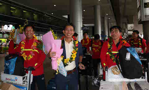 U19 Việt Nam rạng rỡ trong cờ hoa ngày trở về