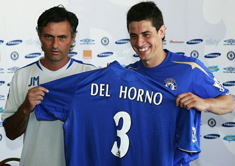 Mourinho mua Del Horno tháng 6/2005 nhằm chia lửa với Ashley Cole ở vị trí hậu vệ trái. Tuy nhiên cầu thủ người Tây Ban Nha không để lại dấu ấn và bị bán vào cuối mùa giải 