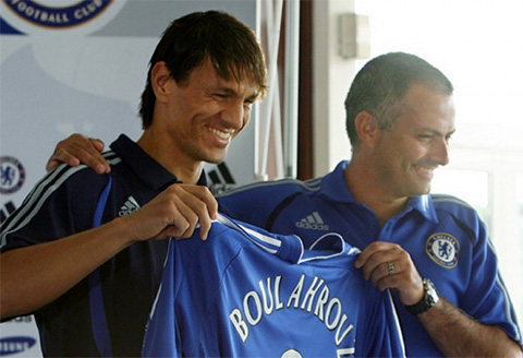 Mourinho tiêu tốn tới 9,2 triệu bảng để mang về Boulahrouz Chelsea mùa Hè năm 2006, nhưng hậu vệ người Hà Lan chỉ ra sân có 13 lần trong 2 mùa giải khoác áo Chelsea