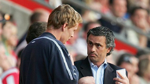 Jarosik chuyển tới Chelsea tháng 1/2005, nhưng rời CLB London vào cuối mùa với chức vô địch Ngoại hạng Anh và Cúp Liên đoàn Anh. Tuy nhiên cầu thủ người CH Czech không có đóng góp đáng kể nào