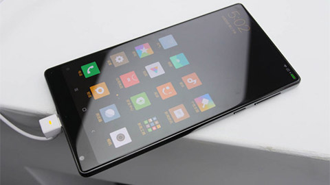 Smartphone màn hình không viền Mi Mix cháy hàng chỉ trong vòng 10 giây