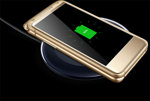 Mẫu điện thoại nắp gập mới nhất của Samsung hỗ trợ công nghệ sạc không dây